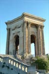 Montpellier, En haut du Jardin du PEYROU, des marches, et  l'on voit une vue générale,  sur  toute la ville  et  extérieurs, surtout pr temps clair -     Marie-Andrée  Amitiés   