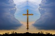   je  trouve  cette  Croix  magnifique ;  au fond ciel bleu  on dirait presque  la forme d'un ange ;  et la forme  de  deux visages  entourant   La  Croix  sur fond de verdure ;  la foi la confia