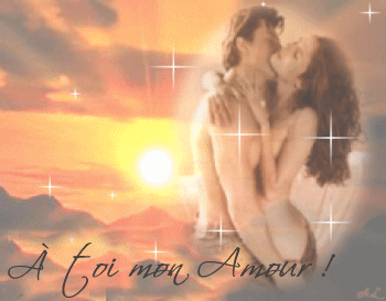 Coucher de soleil:un couple s'aime sous ce sublime paysage!!