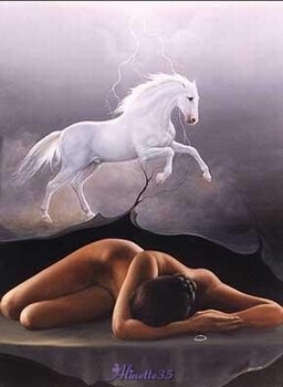 Belle femme, dans sa fémininité, se repose, Beau cheval blanc la Protège:c'est la Nuit  