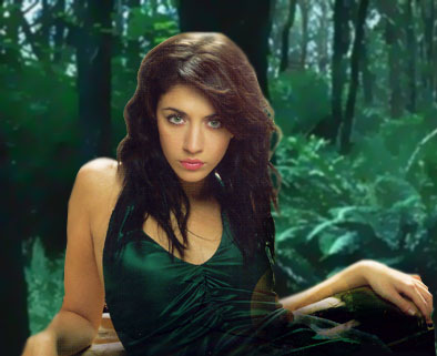 Bien belle, chanteuse qui a fort succès Nolween Leroy!!