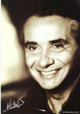 Michel Sardou:charmant souriant;ns amène SA JOIE!!!et sa signature!!
