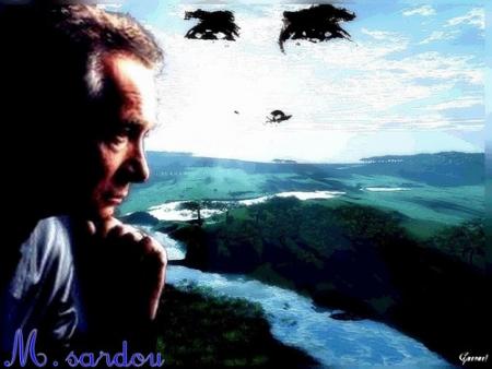 BONJOUR� Belle photo michel regarde pensif la mer, et falaises verdoyantes,sn reflet visag dns le Ciel 