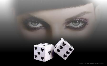 Beau visage femme,beaux yeux regard profond l&eacute;g&egrave;remnt gris, les d&eacute;s Original:sensuelle , et c&ocirc;t&eacute; sexy!!!