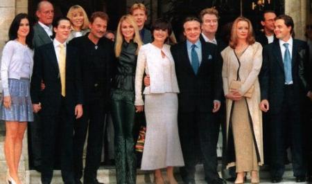 Mariage:Michel sardou et Babette,entourés ses ami(e)s et famille, ns en reconnaissonsBELLE PHOTO