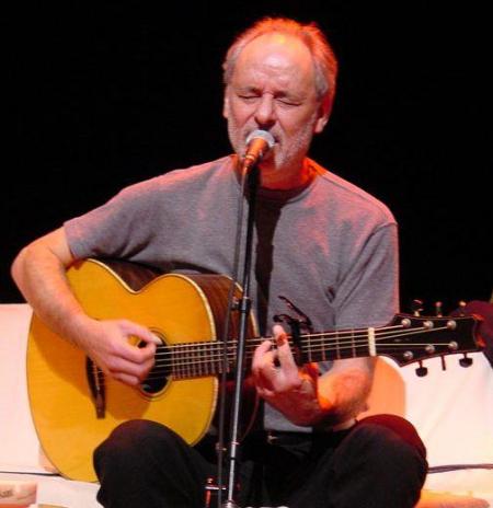 Maxime Le Forestier:chanteur que j'aim plutot!ps tou jeune,mais chant bien,belles chansons Nostalgie Souvenirs !! jeunesse !!!