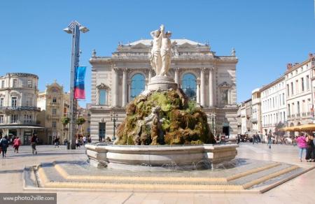 Montpellier;:Place de la Com&eacute;die,et fontaine des 3Gr&acirc;ces; ah que de changement dpuis quelque ann&eacute;e, et que de monde!! surtout l&agrave; l'Et&eacute;!touristes et manifestation ttes sortes!!