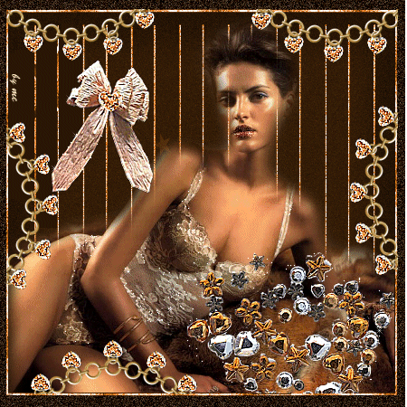 Belle femme dns sn maillot brillant Sensuelle Charme,accessoires,belle pose  et mise en valeur de ts ces bijoux