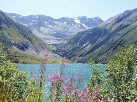 paysage:lac montagne en FRANCE verdure;eau neige,avouez que c'est BEAU ?ressourcant et apaisant