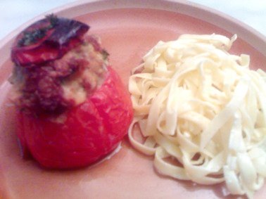 Bon plat &eacute;t&eacute;;tomates farcies boeuf volailles plusieurs recettes,avc riz pates,mais c'est vraiment bon app&eacute;tiissant, cette photo !!!