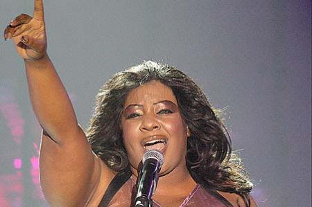 Bell chanteuse,et belle voix, chante chansons plutot super!!!spectacle  �   AGREABLE SOIREE  marie-andree  bisous ts  ttes