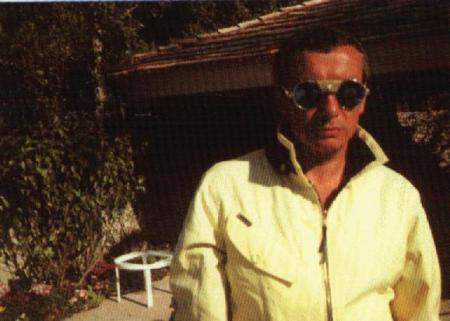 michel et oui: ici michel Sardou, lunettes de soleil, tjours appr&eacute;ci&eacute; �� pensez vous qu il va fair d'autres tourn&eacute;es ???