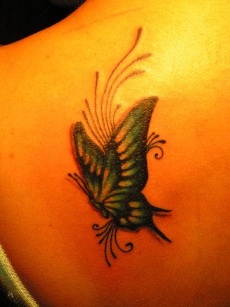 Original beau tatouage, papillon belles couleurs; donne beaut&eacute; Personnalit&eacute; Ressenti de Celui Celle qui a eu initiative de se faire tatouer ce MOTIF�� BON SAMEDI BISOUS marie-andr&eacute;e