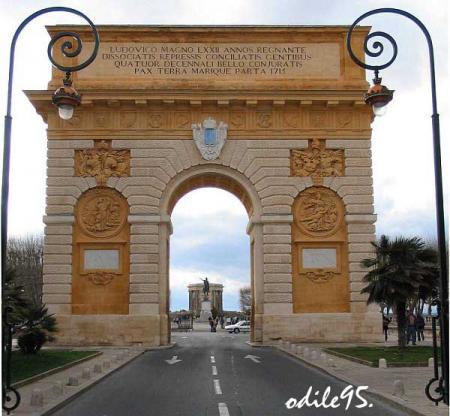 ARC DE TRIOMPHE rue Foch donne sur Jardins Peyrou;Beau; Montpellier,pr vs  montrer � et la C&eacute;l&egrave;bre Statue d'HENRI IV� BONNE NUIT TS TTES BEAUX DOUX REVES   Marie andr&eacute;e  amiti&eacute;s je vs envoie��