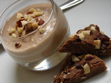 Un peu tot Peti D&eacute;j.mais bien app&eacute;tissant cette cr&egrave;me vanille fruits secs amandes,gateau Chocolat aux fruits secs,j'ador!!&ccedil;a a l'air bienbon��donn l'eau &agrave; la bouche�� BON PETI DEJ   BON