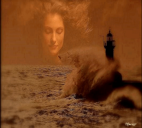 LaMer Vagues agit&eacute;es,l'on dirait com de l'herbe de l'or jaune dor&eacute; brille avec ce phare cette belle femme visage doux sereine cheveux volent au vent�image douce paisible gaie lumi&egrave;re jo