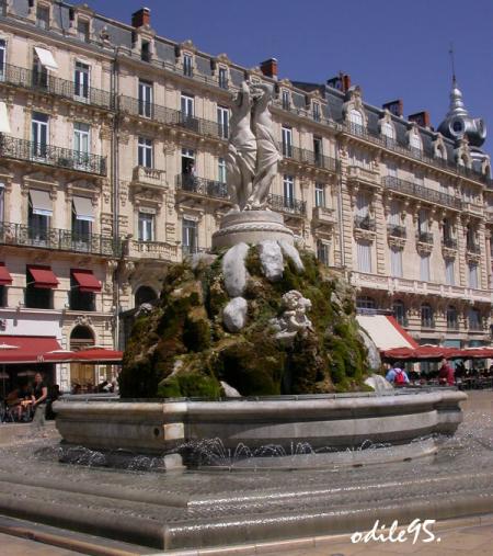 Les 3Gr&acirc;ces C&eacute;l&egrave;bre statue Place Com&eacute;die MONTPELLIER� Belle place Animations caf&eacute;s magasins verdure avec les Jardins Esplanade��Connaissez-vous Montpllier?Je vs envoie un peu soleil chaleur et Air de 