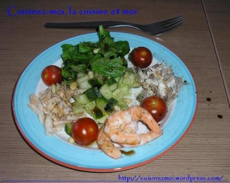 Bnne salade d'&eacute;t&eacute; app&eacute;tissante:rafraichissante tomates l&eacute;gumes salades,poisson,une bonn vinaigrette,que &ccedil;a doit &ecirc;tre bon!!! BON APPETIT ��  A PLUS  marie-andr&eacute;e   un coucou  de montpellier ��