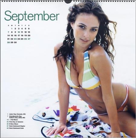 Une belle fille en maillot de bain,encor Et&eacute; les vacance??elle ns montre le Calendrier SEPTEMBRE 2008 avec sourire charme simplicit&eacute; � beaux cheveux noirs, beaux yeux beau regard ��  DOUCE GAIE SOIREE