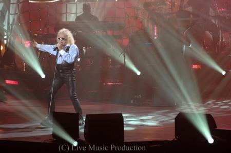 Vous l'aves reconnu: en CONCERT : michel �Polnareff��   BON WEEK END   bizzz   ��&&&