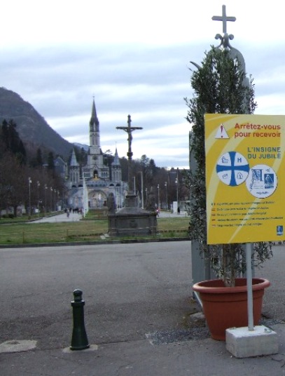 Moment duJubil&eacute; cett ann&eacute;e &agrave; LOURDES�n'import quell opinion l'on peu avoir!c'est un endroit magnifique montagnes,le GAVE fleuve &agrave; cot&eacute; am&egrave;ne fraicheur puret&eacute; air pur��et l'on resse