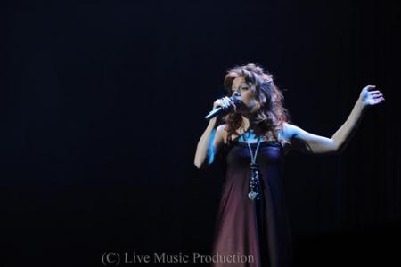 Chanteuse canadienne que j'aim bien,belle voix, et chansons plutot bien r&eacute;ussies, qu'elle interpr&eacute;te superbement:Isabelle BOULAY , on la voit ici en CONCERT �et vous, qu'en pensez-vous?