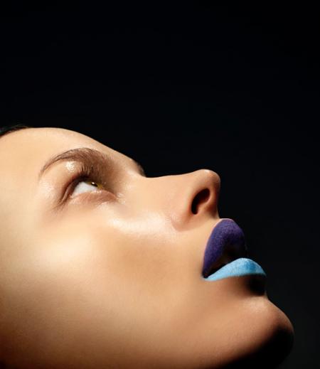 BONSOIR TS TTES�je reviens vs fair pti coucou �Venir vs offrir photo beeau visage f&eacute;minin,beaux yeux sans fards mais l&egrave;vres teint&eacute;es de rouge &agrave; l&egrave;vres bleumauve�joli original, &ccedil;a lui va bien!!!  BONNE