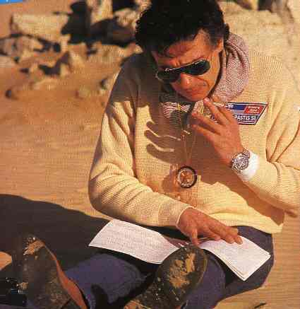 Michel sardou que l'on a ps l'habitud de voir com &ccedil;a:il se trouve en plein: PARIS DAKAR la c&eacute;l&egrave;bre course AUTOMOBILE annuelle en Afrique�et il aime &ccedil;a �� A  BIENTOT  bon samedi   mil amiti&eacute;s