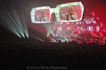 Michel Polnareff  : tjours succ&egrave;s,  j'aim bien son r&eacute;pertoire� et sa voix un peu originale � son look aussi � ici, on le voit en concert �  BON DIMANCHE  Agr&eacute;able soir&eacute;e   mil bisous  marie-andr&eacute;