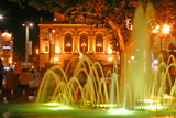 BONSOIR � La Place de la Com&eacute;die,le Th&eacute;&acirc;tre La nuit  la belle fontaine de l'Esplanade &eacute;clair&eacute;e par les lampadaires�Montpellier � BONNE NUIT  DOUX REVES �Marie-andr&eacute;e