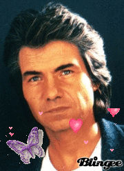 J'aim bien ses chansons ,&ccedil;a rappelle Souvenirs,bonne musique il a : Daniel Guichard�� 