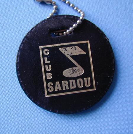 Michel sardou, et oui il suit tjours dans le Chemindes Images�ici Porte -clef de Son Club�et Collier Perles Blanches�accessoires entr'autres!!BONN SOIREE DOUCE NUIT&!!