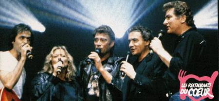 Michel sardou entour&eacute;s d'artistes chanson que l'on connait, lors  de Spectacle LES RESTO DU COEUR en hommage &agrave; COLUCHE�com chaq ann&eacute;e & BON JEUDI & mil bizz &&