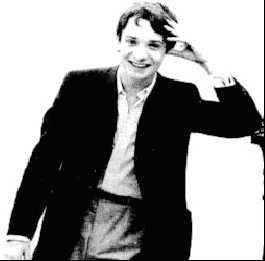 Vous l'avez reconnu?? c'est michel Sardou, jeune  au d&eacute;but de sa carri&egrave;re artistique�  il &eacute;tait souriant  et bien charmant !! &agrave; l'&eacute;poque!!!