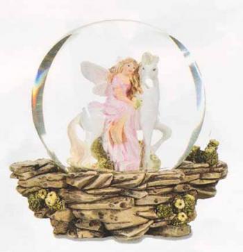 Nid  Boule de Cristal, un cheval licorne et une fille jeune bien superbe� frais et apaisant � et joie &agrave; regarder �� BON  JEUDI &&