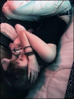 L'on cherche le calme , l'on se rempose, l'on cherche la tendresse,  et on  rejoint en tenant dn ses bras  son  nounours � il n'y a pas d'&acirc;ge !!! Coeur d'enfant!!! 