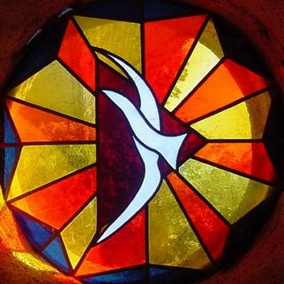 uN N Joli vitrail couleurs jaunes rouge orang&eacute; marron bleu La Colombe Oiseau Paix Amour Lumi&egrave;re vers le Divin�� Je vs offre ctte colombe et ces couleurs��