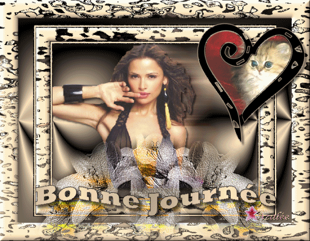 Un cadre et une jolie femme,  vient ns souhaiter bnne journ&eacute;e,  fleurs,  robe &eacute;chancr&eacute;e lui va bien!! Coeur  �  gris noir cr&egrave;me  �� joli  tableau ��