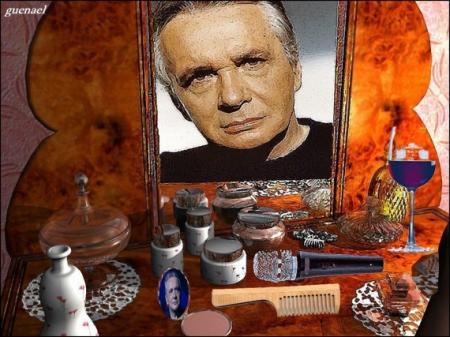 BONSOIR  � on continue  la route  avec  chanson musique  objets Souvenirs,Photos, soins de toilette coiffeuse, un miroir,o&ugrave; l'on voit michel Sardou && j'