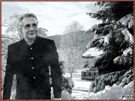 pAYSage De Neige, la montagne, l'hiver  et voici Michel sardou souriant dans ce beau paysage, froid  blanc  � belle photo en N/B��  &&