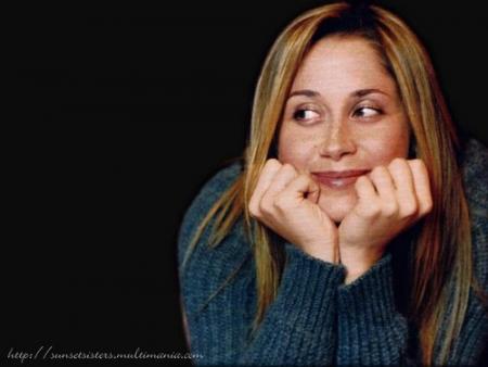 Bien souriante  chanteuse que j'aim beaucoup  et ses chansons Lara Fabian�� 