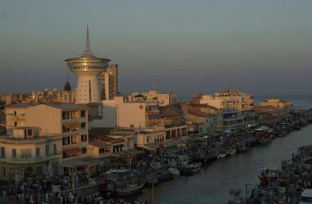 BONJOUR  TS TTES �  je pense la nuit a &eacute;t&eacute; reposante  �  et je viens vs fair  UN cOUCOU !!