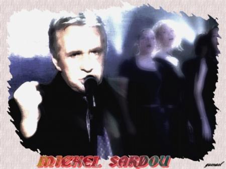 En concert, michel Sardou chante, voix forte, le coeur bien &agrave; l'ouvrage dans ce qu'il exprime,l'on peu imaginer bell musique derri&egrave;r,et les chanteuses choristes &agrave; l'arri&egrave;r  l'