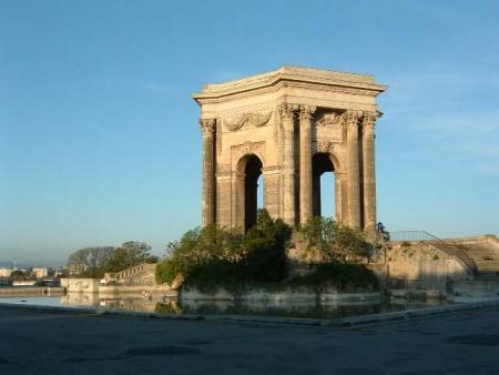 L'Esplanade Les Jardins du PEYROU Montpellier,et l'on voit une vue domine  ville et arri&egrave;r pays, et c'est bien joli!!surtout par temps clair, derri&egrave;reles Arceaux pr ceux celle qui conna