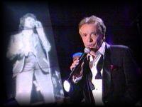 Photo simple  et  qui a tjours Beaut&eacute;  : en Concert  Michel Sardou�  chante  avec son coeur, &acirc;me �  Belles paroles et musiques�  et le Th&eacute;&acirc;tre maintenant Com&eacute;dien avec son fils Davy!!