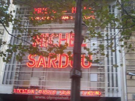 A  PARIS,  Le Devant de Cette beau Th&eacute;atre et  Salle de Concert depuis tant d'ann&eacute;es fond&eacute; par  Mr  Mme  COQUATRIX  Bruno : L'OLYMPIA : ici  c'est Michel SARDOU &agrave; l'Affiche, qui va