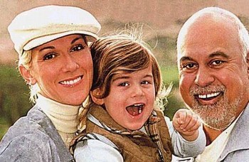 C&eacute;line Dion et sa petite famille, son mari  et  leur enfant� Souriants ts les trois � belle famille �  du moins ce que l'on voit, mais je pens que la r&eacute;alit&eacute; doit ressembler aux sourires que l 