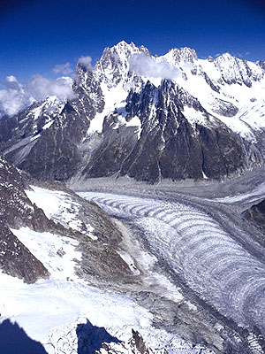 Belle photo  , bien de saison, Neige  glace : peut etre avez-vous reconnu?: Les Alpes  et LA MER DE GLACE  ,  parait-il si belle!!  vue  superbe ! Vous connaissez ??  