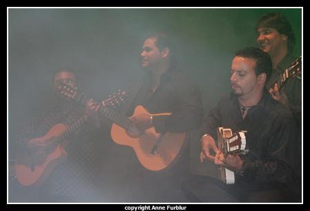 Groupe musique Chansons   Rythme tendresse  et  joie � Les Gypsy Kings � Flamenco �   et la danse Flamenco ,  belle aussi   Sensuelle � 