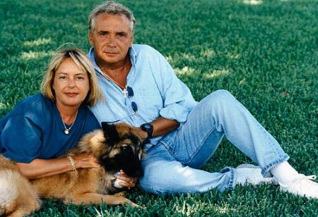 Michel  sardou et sa femme, Leur chien, photo simple et belle � ils vont bien ensemble, beau couple � 